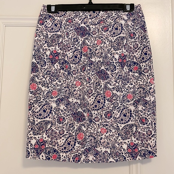 Ann Taylor pink floral pencil skirt, size 0 - Picture 2 of 3